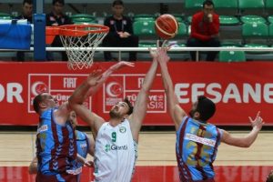 Dar&uuml;şşafaka Doğuş yarı finale y&uuml;kseldi