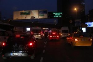 Ş&uuml;pheli &ccedil;antadan asker kıyafeti &ccedil;ıktı
