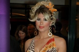Hatice tehditler savurdu...