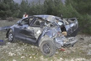 Antalya'da trafik kazası: 2 &ouml;l&uuml;, 2 yaralı
