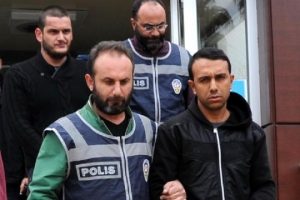 G&uuml;nd&uuml;z d&ouml;şedikleri fiber kabloları gece &ccedil;aldılar