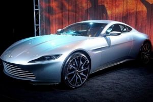 James Bond'un arabası 2,4 milyon sterline satıldı