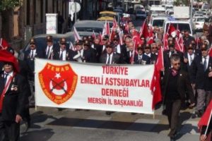 Mersin'de gazilerden ter&ouml;re tepki y&uuml;r&uuml;y&uuml;ş&uuml;