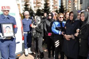 Ankara'da bombalı saldırıda şehit olan Ayşeg&uuml;l, Kayseri'de toprağa verildi