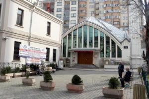 Cami avlusunda elektrikli f&uuml;nye bulundu