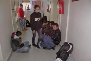 İki minib&uuml;ste 40 Suriyeli ka&ccedil;ak yakalandı