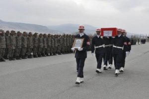 Şehit er askeri u&ccedil;akla K&uuml;tahya'ya getirildi