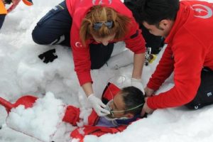 Hakkari'de nefes kesen &ccedil;ığ tatbikatı
