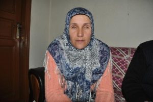 G&ouml;zlerinin a&ccedil;ılmasını beklerken, evinin elektriği de kesildi