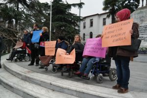 Bursa'da engelli kadınlardan "şiddete hayır" eylemi