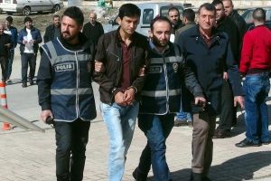 Telefon dolandırıcısı su&ccedil;&uuml;st&uuml; yakalandı