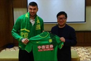 Burak Yılmaz &Ccedil;in'e aş&ccedil;ı, bakıcı ve terc&uuml;man g&ouml;t&uuml;recek!
