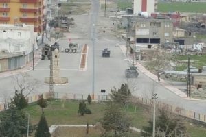 İdil'de hendek ve barikatlar imha ediliyor