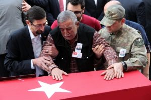 Geride g&ouml;z&uuml; yaşlı nişanlısı kaldı