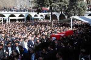 Şehidi binler uğurladı