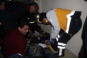Asans&ouml;r boşluğuna d&uuml;şen Suriyeli yaralandı