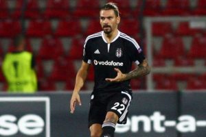 "Beşiktaş'ı şampiyon yapabilecek bir hoca varsa o da Şenol Hoca'dır"