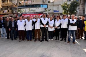 Sokağa &ccedil;ıkma yasağı protesto edildi