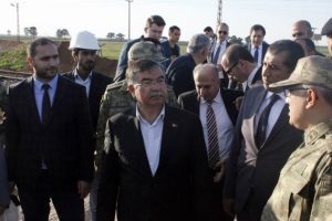 Bakan Yılmaz Suriye sınırında