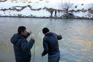 Paraş&uuml;tle balık avladılar