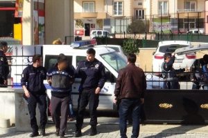 Av t&uuml;feğiyle bir kişiyi &ouml;ld&uuml;ren ş&uuml;pheliler tutuklandı