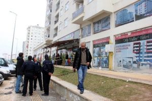 Apartmanın altıncı katından d&uuml;şen kadın ağır yaralandı