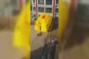 33 katlı binadan b&ouml;yle atladı