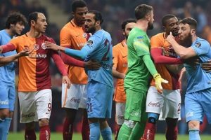 Ahmet &Ccedil;akar'dan olay iddia!