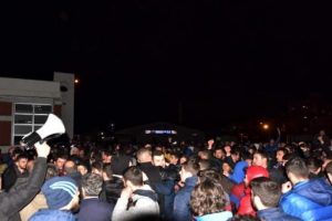 Trabzon'da taraftarlar TFF binasına saldırdı