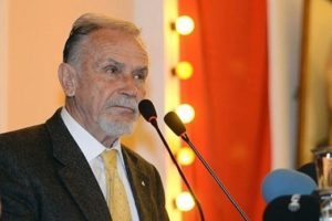 "Bir ma&ccedil;ta hakemin bu kadar &ccedil;ok kırmızı kart g&ouml;stermesi dikkat &ccedil;ekici"