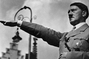 Adolf Hitler'in hastalığından ötürü cinsel organı çok küçüktü 