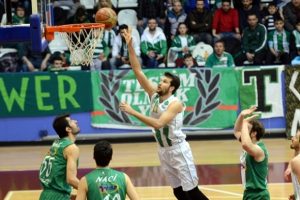 Bursaspor, D&uuml;zce Belediye'yi yenerek liderliğini s&uuml;rd&uuml;rd&uuml;