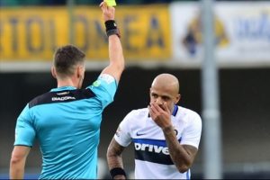 Felipe Melo hakemlerden dert yandı