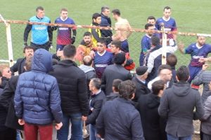 Sahada başlayan ma&ccedil; karakolda son buldu