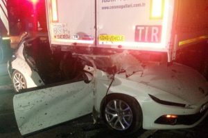 İstanbul'da feci kaza: 2 &ouml;l&uuml;