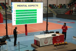 Bursa'da voleybol antren&ouml;rlerine seminer verildi