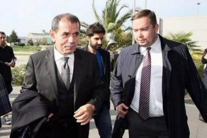 Dursun &Ouml;zbek UEFA ile yapılacak g&ouml;r&uuml;şme i&ccedil;in İsvi&ccedil;re'ye gitti