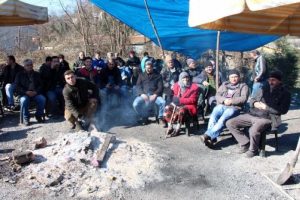 Termik santralde &ccedil;alışan taşeron iş&ccedil;ilerin kadro eylemi s&uuml;r&uuml;yor