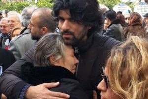 Işıl Y&uuml;cesoy'u Engin Aky&uuml;rek teselli etti...