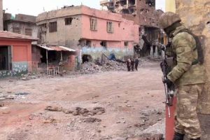 Sur'dan tahliye edilen 6 kişi yarın adliyeye &ccedil;ıkarılacak