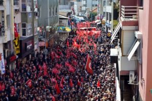 S&ouml;ke şehidini binler uğurladı