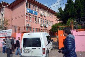 Kayıp olarak aranan hizmetli, okul deposunda kendini asmış