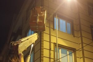 Bursa'da yaramaz kedi i&ccedil;in ekipler seferber oldu