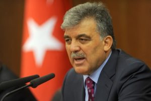 Ak Parti'de kurucular listesinden G&uuml;l'&uuml;n adı silindi