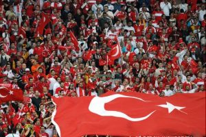 Milli heyecanda "kırmızı giyin" kampanyası