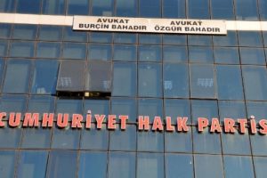 Zonguldak'ta CHP binasına taşlı saldırıya tepki
