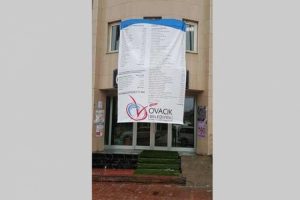 Kom&uuml;nist başkan belediyenin gelir ve giderini kapıya astı