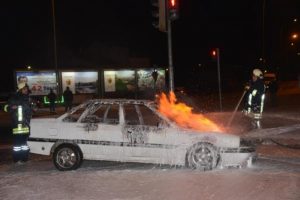 Konya'da otomobil kavşakta alev topuna d&ouml;nd&uuml;