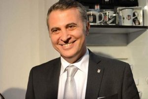 Fikret Orman bir grup taraftara 3'l&uuml; &ccedil;ektirdi