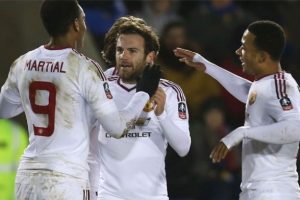 Manchester United Bilic'in rakibi oldu